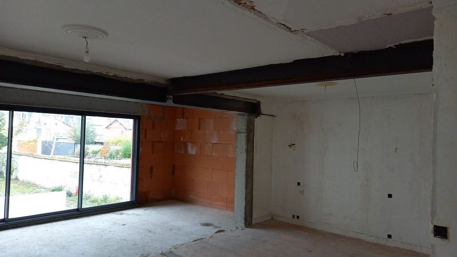 Suppression d'un mur porteur avec pose d'un IPN agrandissement maison de l'intérieur Suppression d'un mur porteur avec pose d'un IPN agrandissement maison de l'intérieur